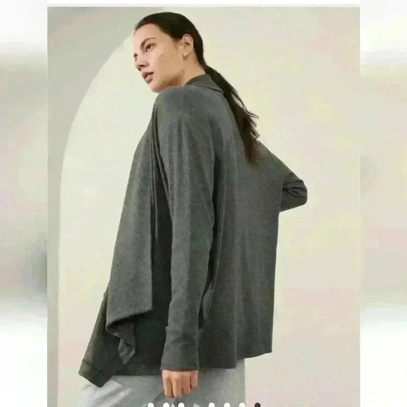 Athleta wrap, medium. - Picture 1 of 3